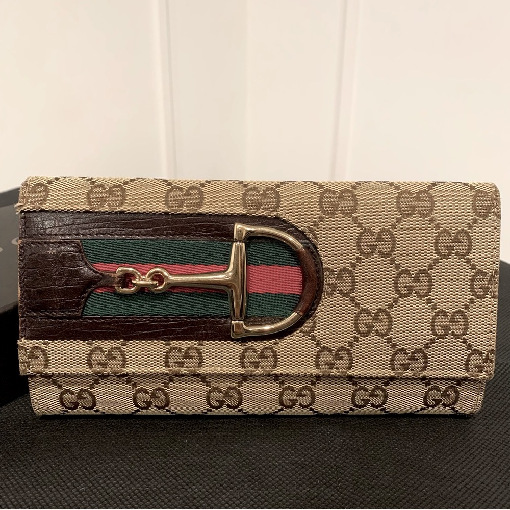 GUCCI GG Canvas Horsebit
Vintage Long Flap Wallet